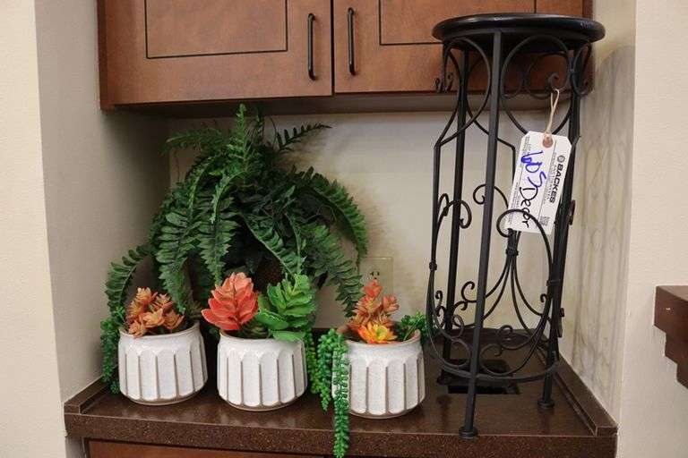 All to go - assorted décor
