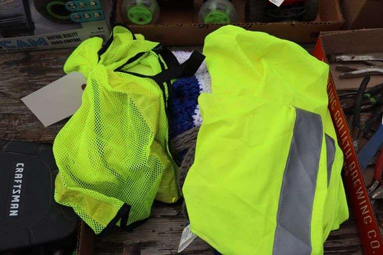 All to go - Safety vest & blanket