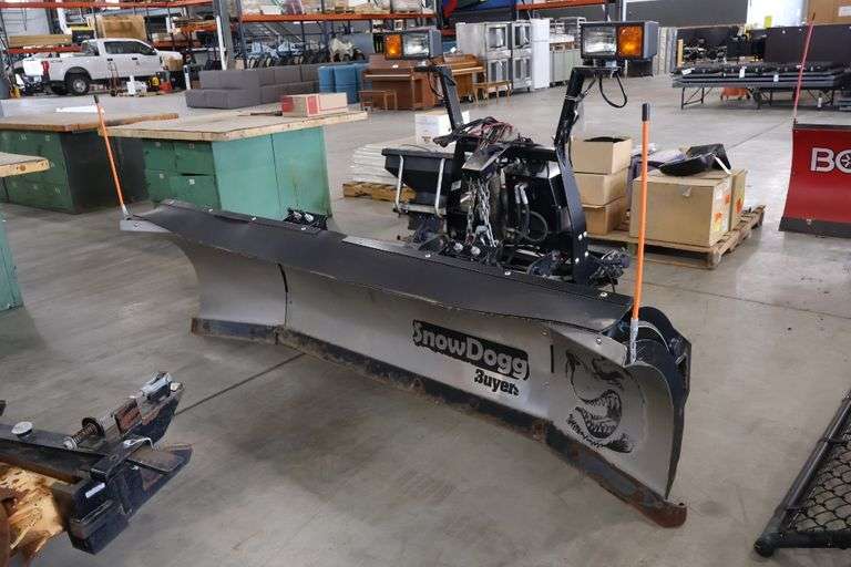 Snow Dogg XP810 stainless snow plow - hydraulic side extension from 8' to 10'