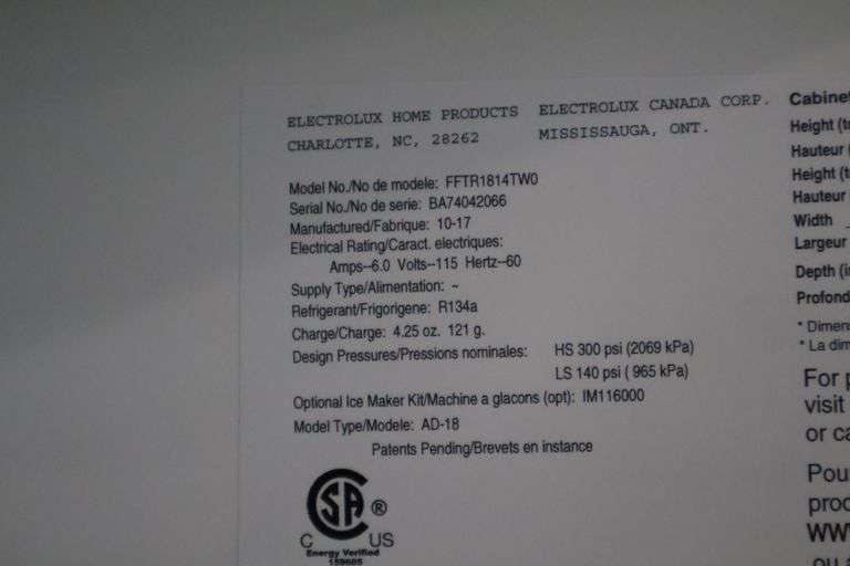 Frigidaire FFTR1814TW0 refrigerator