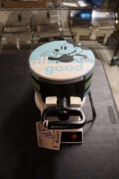 Mickey Mouse All Good waffle maker
