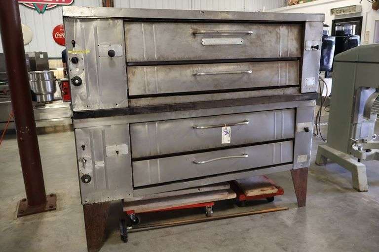 Bakers Pride Y600 gas stack slate deck pizza ovens - 1 piece of slate is cracked