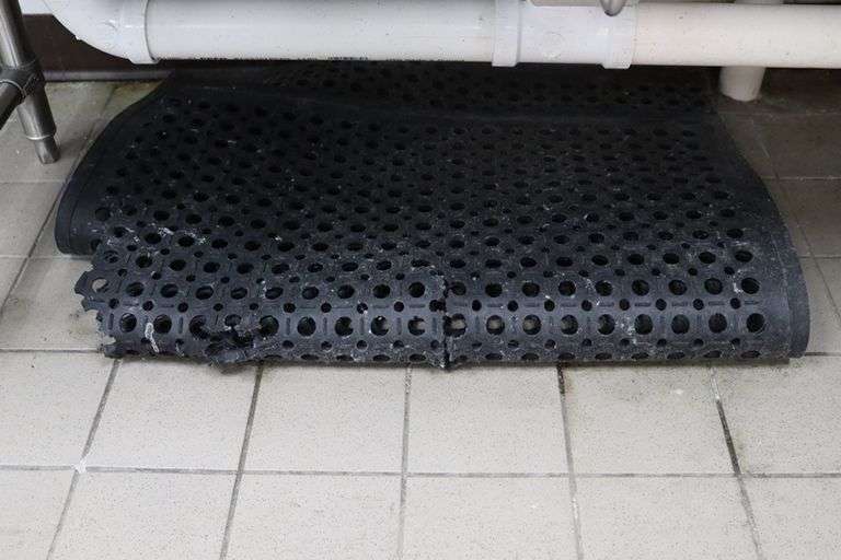 All to go - as is anti fatigue mats