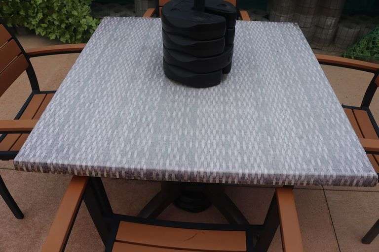 Patio set - 36" x 36" Grosfilex patio table with 4 chairs