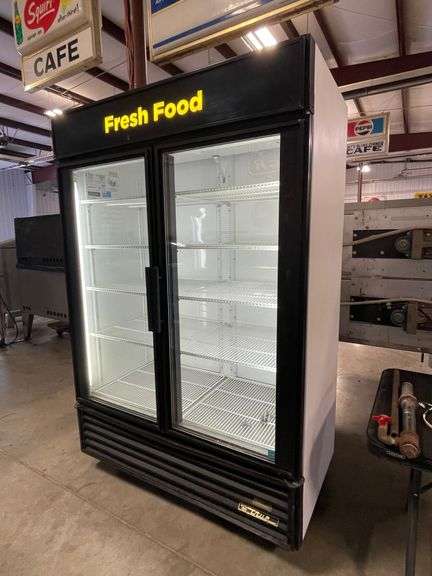 True GDM-49 portable glass 2 door merchandising cooler - nice condition