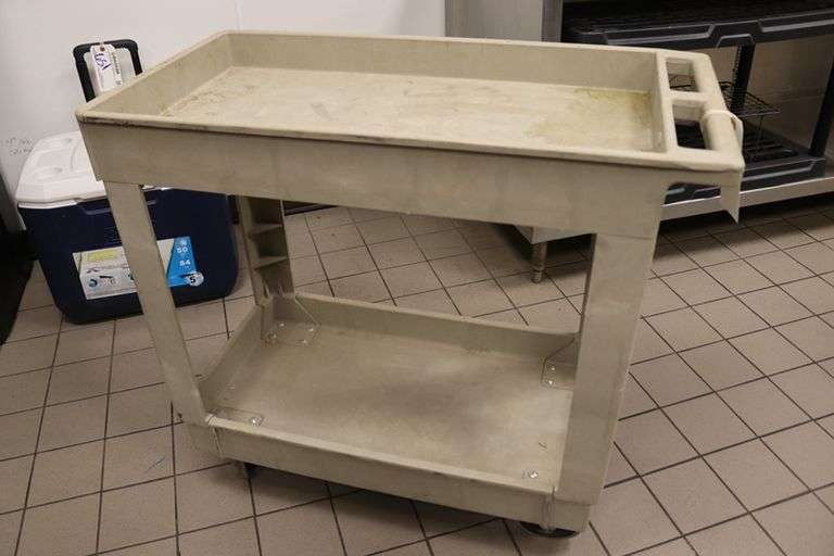 Rubbermaid 4500 service cart
