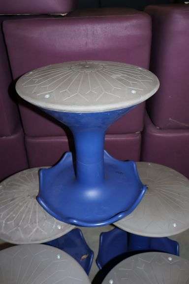 Times 7 - Hokki 03825 poly stools