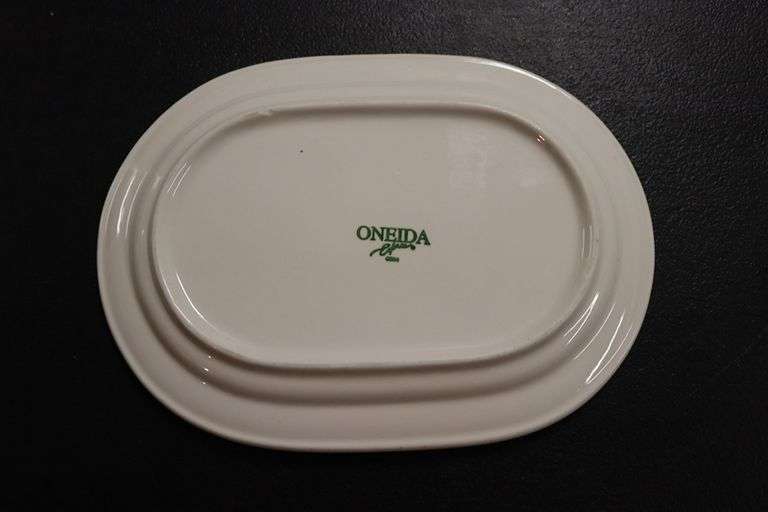 Times 37 - Oneida 7 1/2 x 10 1/4" platters