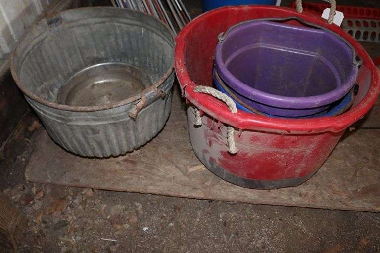 All to go - Plastic & metal buckets
