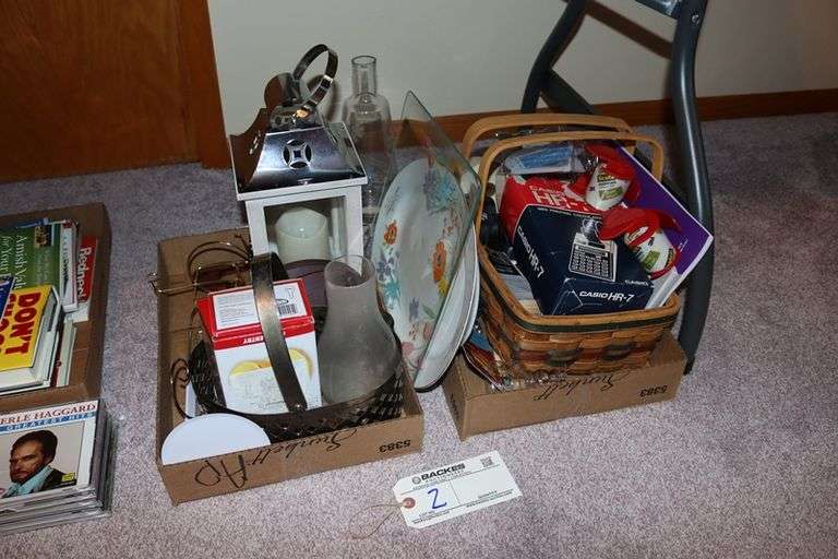 All to go - 2 boxes of assorted décor