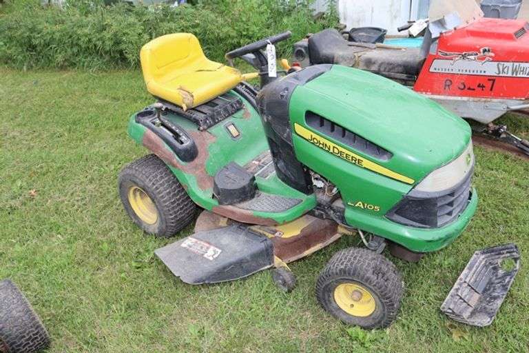 John Deer LA105 riding lawn mower with 42" mower deck - AS IS - buyer to view