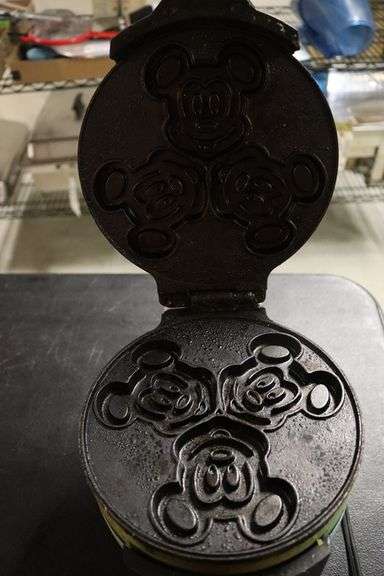 Mickey Mouse All Good waffle maker