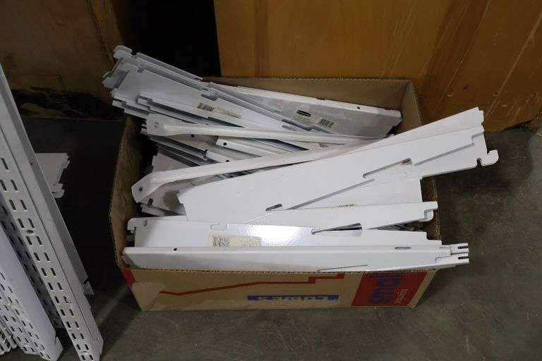 All to go - White wire wall shelves with brackets