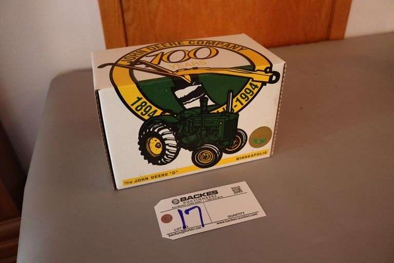 Ertl 1/16 scale John Deere D tractor - 1994