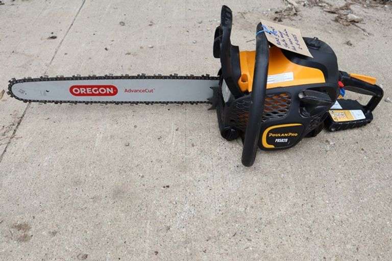 Poulan Pro PR5020 gas chain saw with case