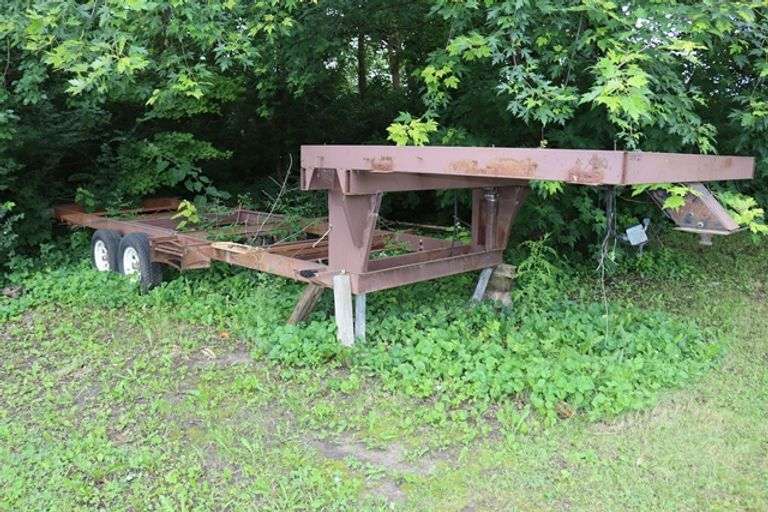 8' x 22' Metal framed tandem axle 5th wheel trailer, no bed, 8' x 7' upper deck - buyer to view - No title or registration.