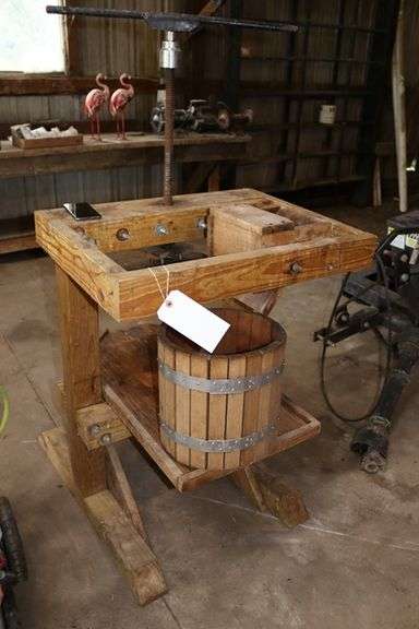Wood hand crank cider press