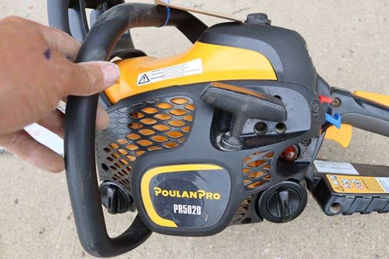 Poulan Pro PR5020 gas chain saw with case