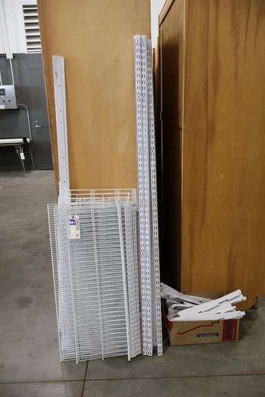All to go - White wire wall shelves with brackets