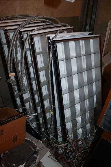 Times 18 - 2' x 4' florescent lights