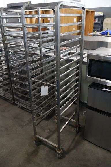 Stainless portable sheet pan rack for 1/2 sized sheet pans