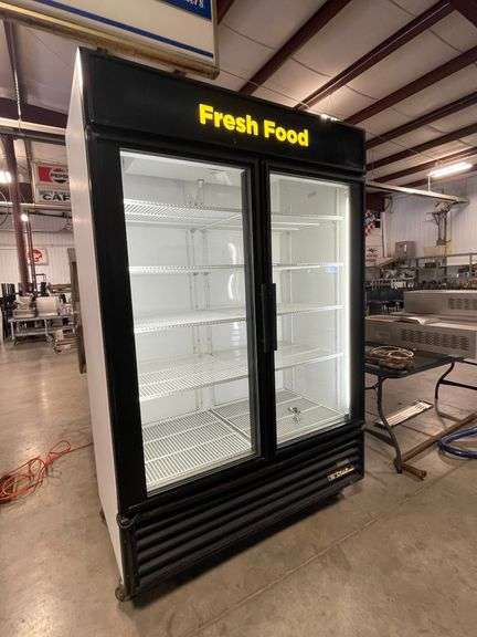 True GDM-49 portable glass 2 door merchandising cooler - nice condition