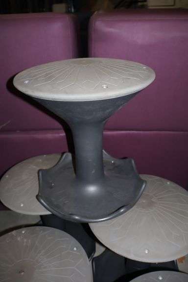 Times 6 - Hokki 03825 poly stools