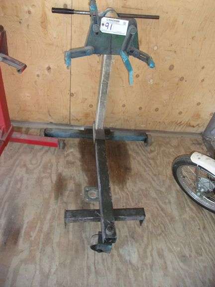 Engine assembly stand with stabilizer
