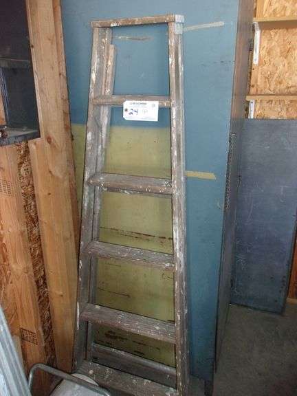 5 ft wood step ladder