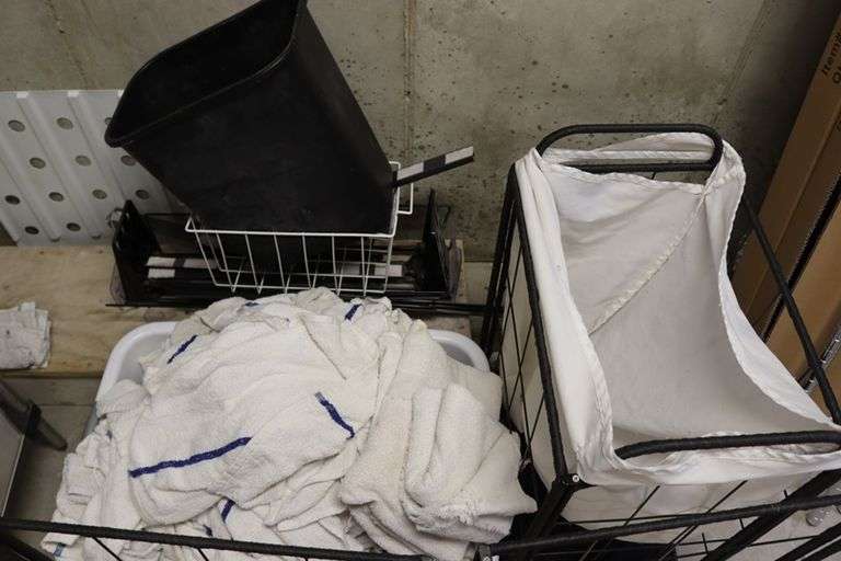 All to go - linen cart and linens