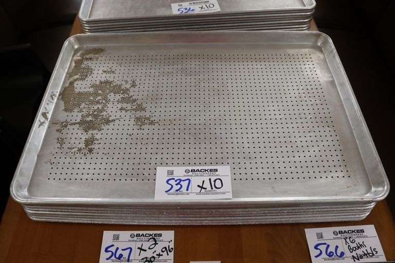 Times 10 - Aluminum sheet pans (1 is perforated)