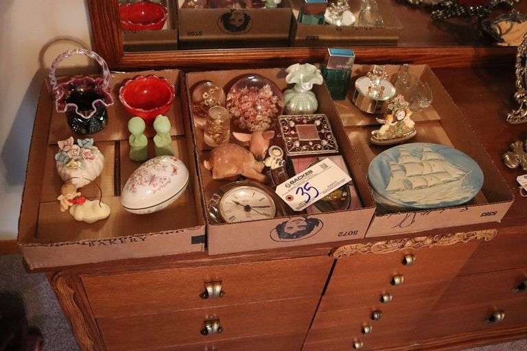 All to go - 3 boxes of glassware and unique décor