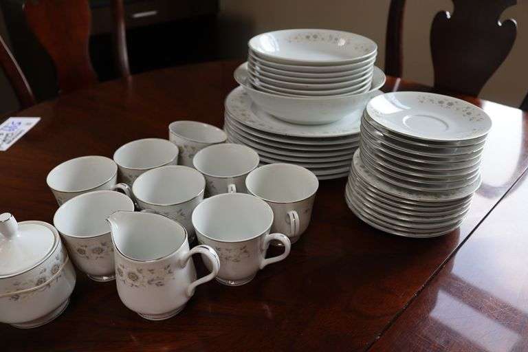 All to go - assorted fine China