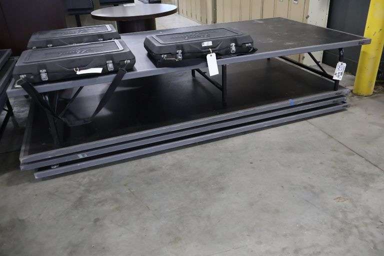 Times 4 - Wenger 4' x 8' x 16" metal framed interlocking staging- 176A015 - nice condition