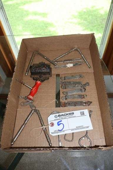 Box flat to go - Vintage bottle openers - Located upstairs