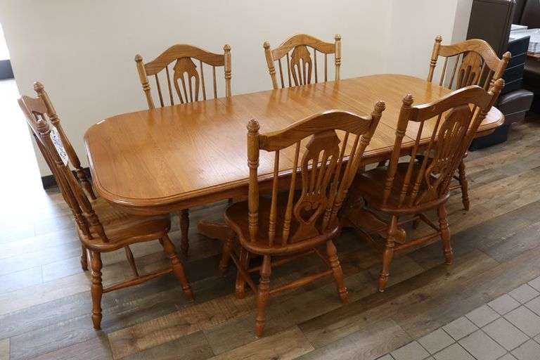 Oak 40" x 84" dining room table with 6 matching solid oak ornate chairs