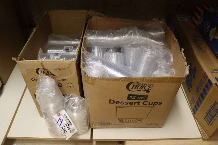 Choice 12 oz dessert cups with lids