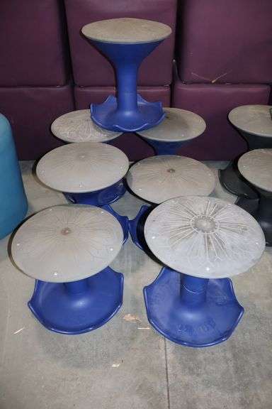 Times 7 - Hokki 03825 poly stools