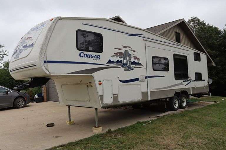 2005 Keystone RV Co. Cougar 8' x 34' fifth wheel pull behind camper with slide out side - good tires, electrical hook up, - buyer to view - Vin: 4YDF314205B06896