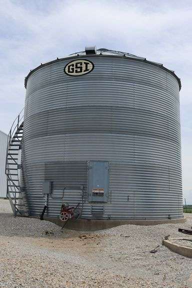 2010 GSI 10,000 bushel grain bin w/ floor, Sweep auger, Bin stairs, 8" unload auger, GSI fan, 27' diameter, 6 ring, 208/230/460 volt 3 hp unload motor, Buyer to remove with in 45 days, Located at 4937 Scenk Road. (Coner of Scenk & E. Dunkerton Rd).