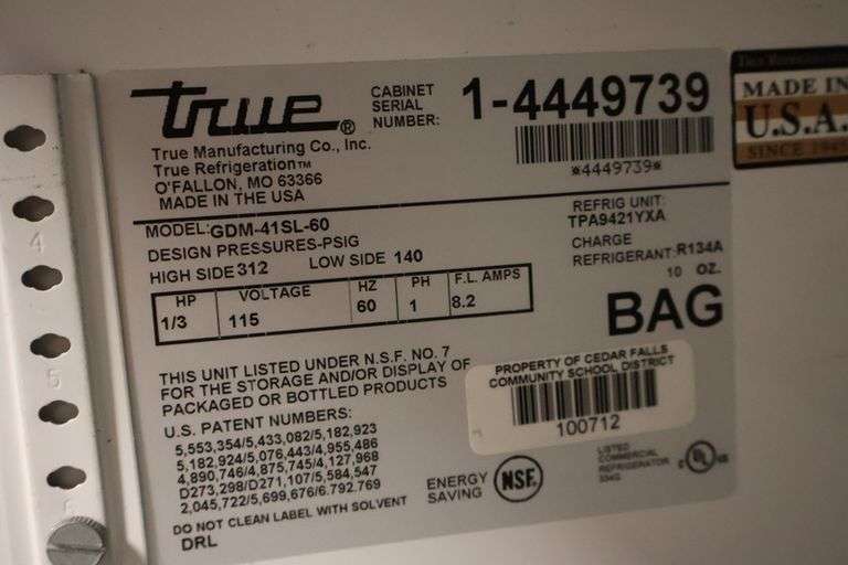 True GDM41SL-60 portable sliding glass 2 door merchandising cooler
