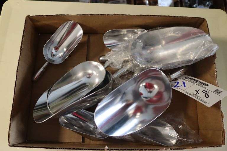 Times 8 - assorted aluminum scoops