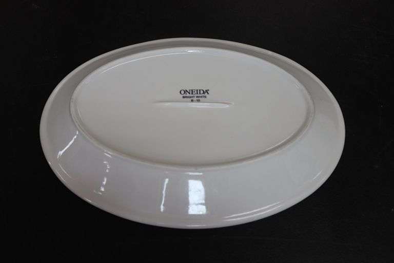 Times 25 - Oneida bright white 13" platters
