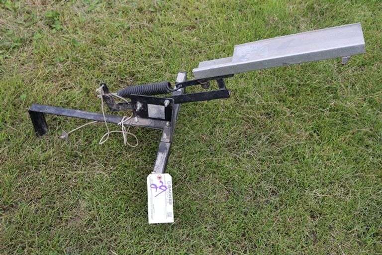 Clay pigeon thrower