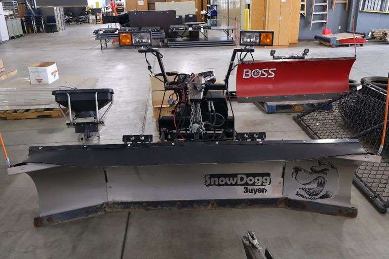 Snow Dogg XP810 stainless snow plow - hydraulic side extension from 8' to 10'