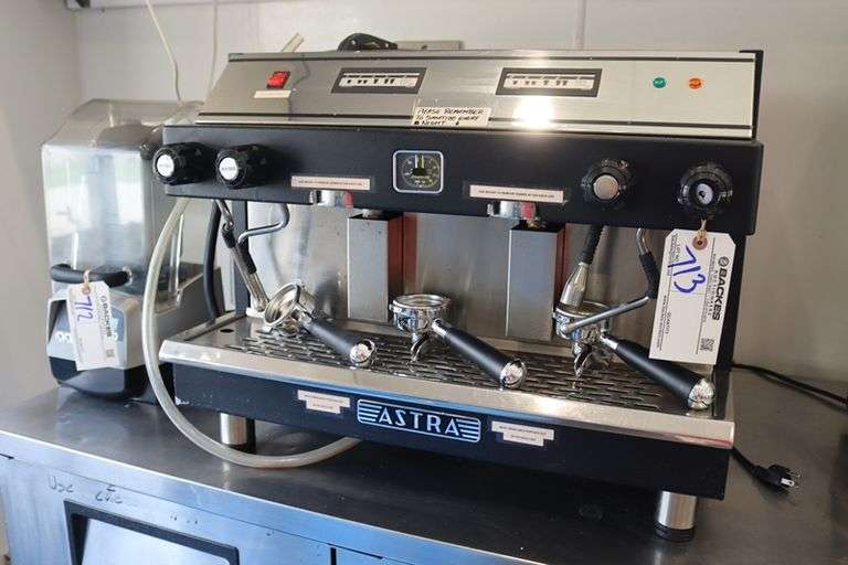 Astra 2 bar Super Automatic espresso machine and steamer - model M2-012 - single phase - nice unit