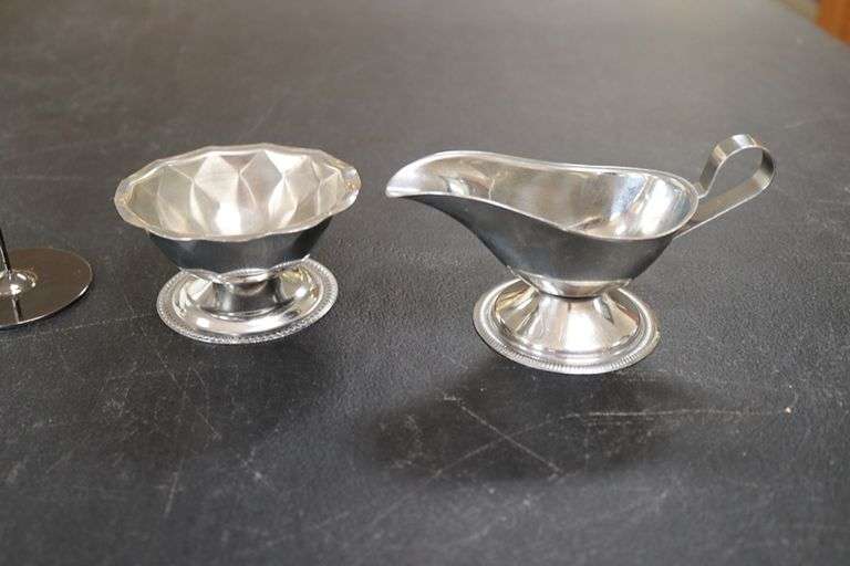 Box to go - assorted creamers, sherberts and table stands