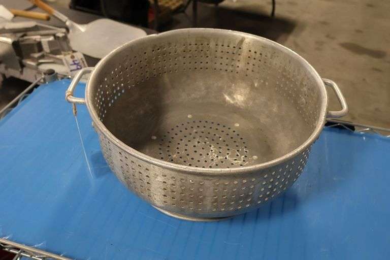 15" Round aluminum colander - crack in top corner