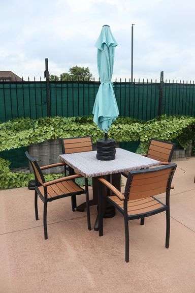 Patio set - 36" x 36" Grosfilex patio table with 4 chairs