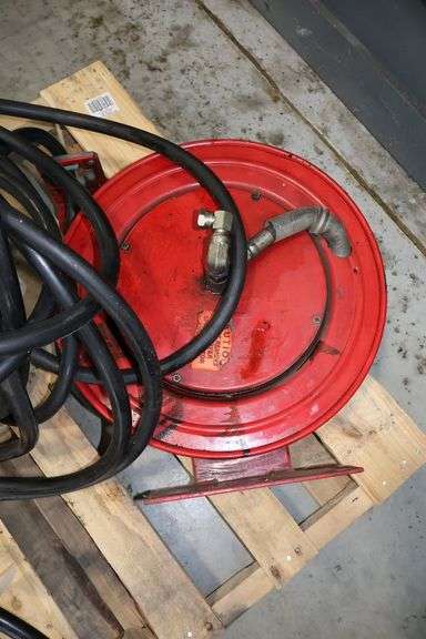 Westward pneumatic oil barrel pump with hose, reel, & metered dispenser